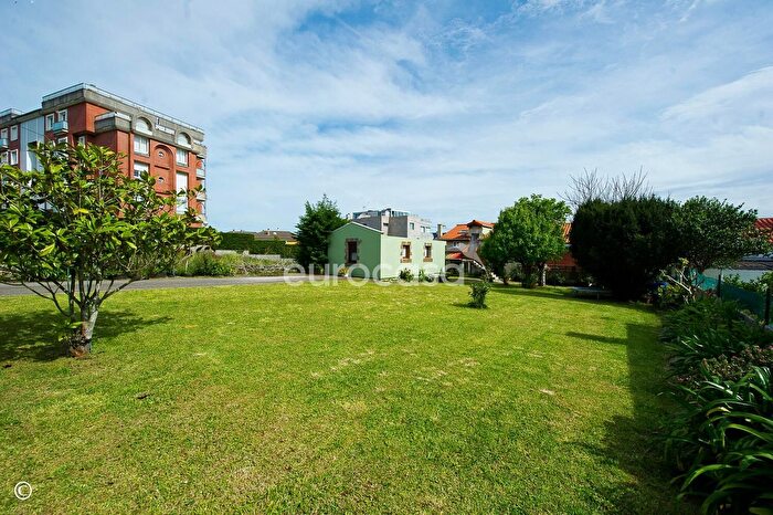 Casa en venta en Valdenoja, Santander de 4 habitaciones