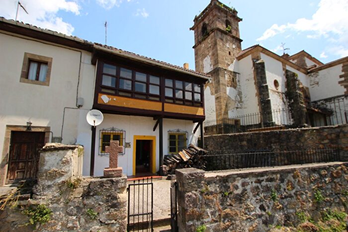 Casa en venta en Polaciones, Cantabria de 4 habitaciones