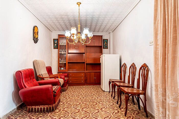 Casas en venta y pisos alquiler - 3