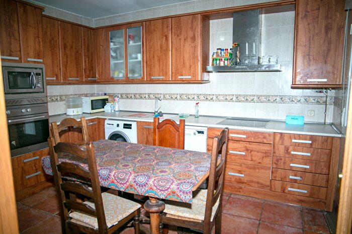Casas en venta y pisos alquiler - 3