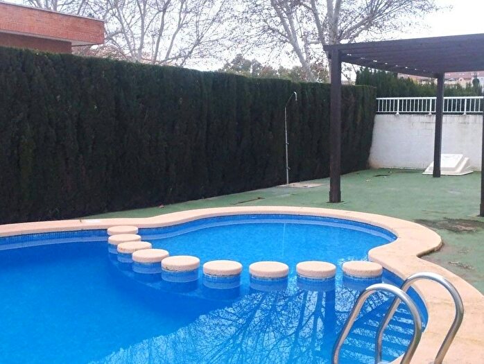 Casas en venta y pisos alquiler - 1