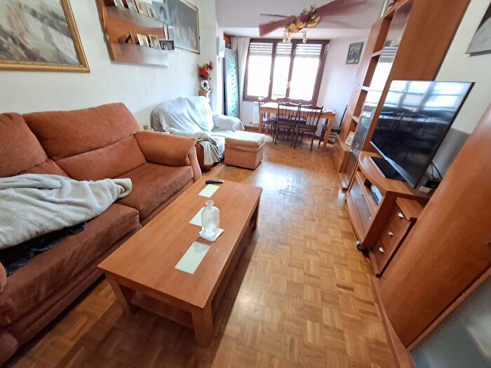 Casas en venta y pisos alquiler - 1