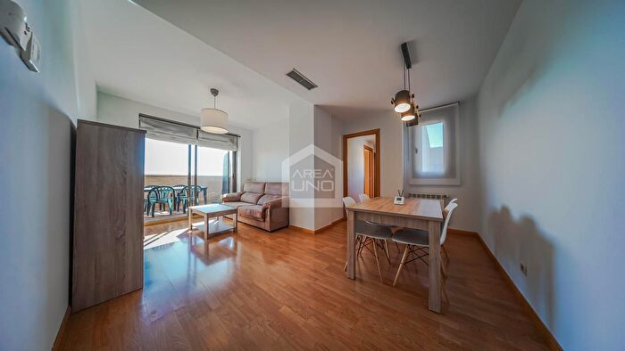 Casas en venta y pisos alquiler - 3