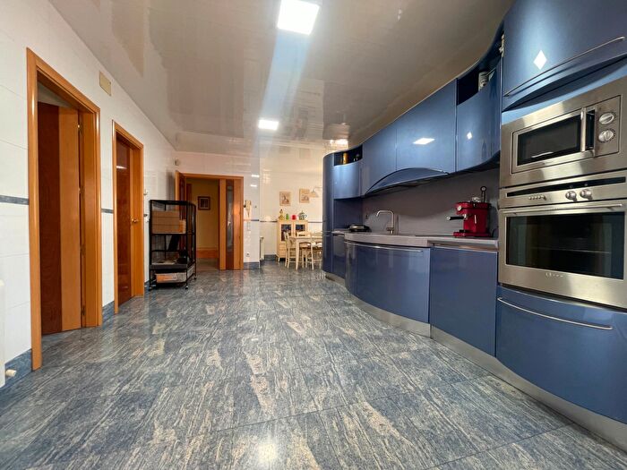 Casas en venta y pisos alquiler - 3