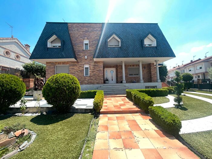 Casas en venta y pisos alquiler - 1