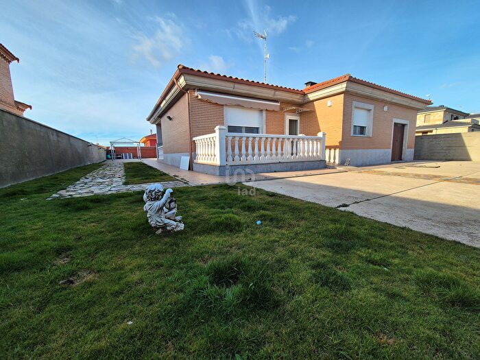 Casas en venta y pisos alquiler - 1