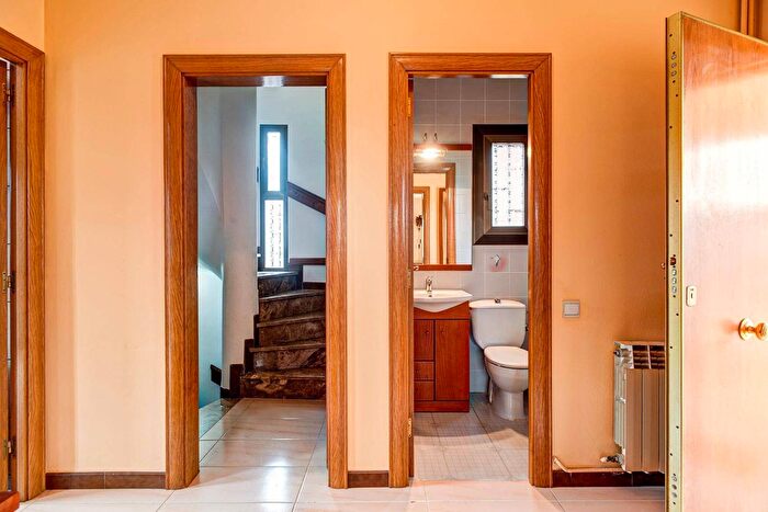 Casas en venta y pisos alquiler - 3