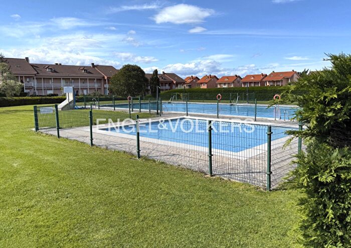 Casa en venta en Marina de Cudeyo, Cantabria de 4 habitaciones