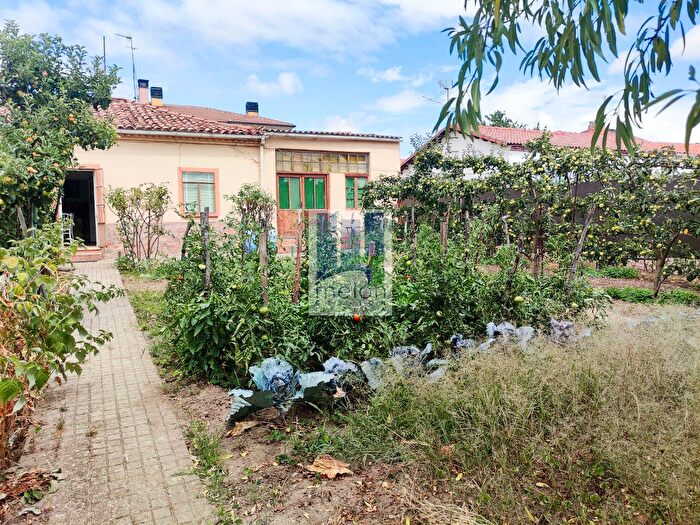 Casas en venta y pisos alquiler - 1