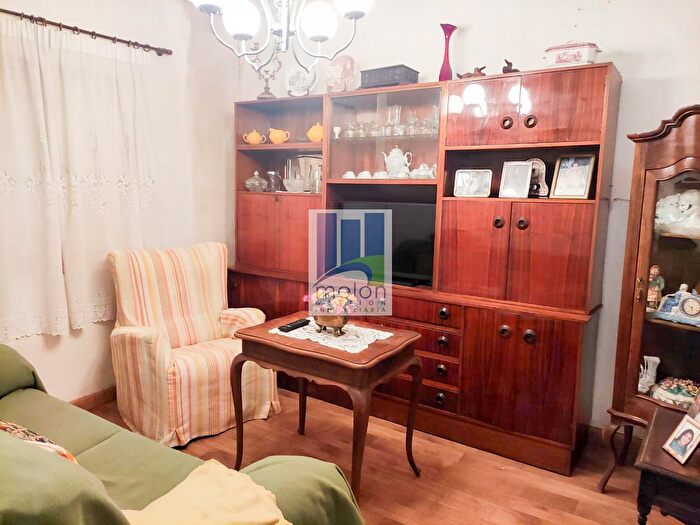 Casas en venta y pisos alquiler - 3
