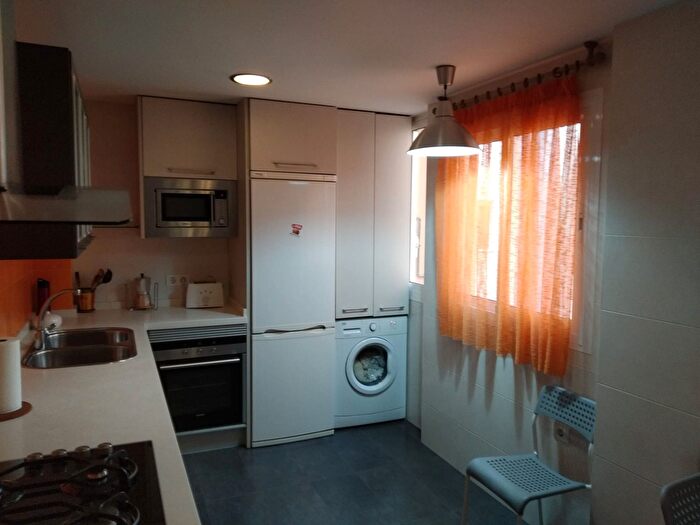 Casas en venta y pisos alquiler - 3
