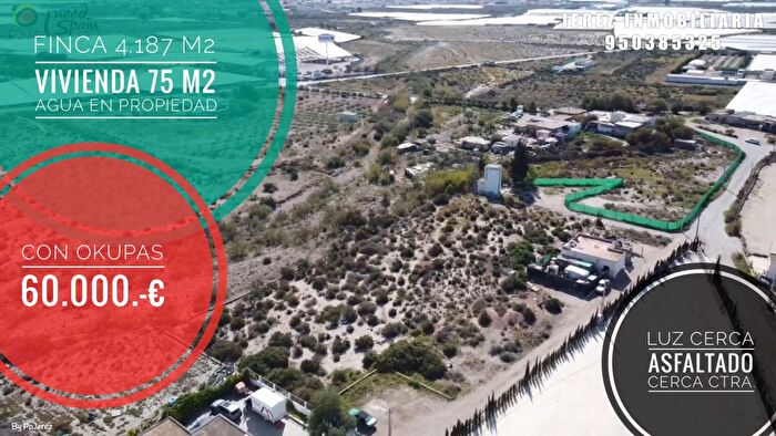 Casa en venta en San Isidro Campohermoso, Níjar de 3 habitaciones