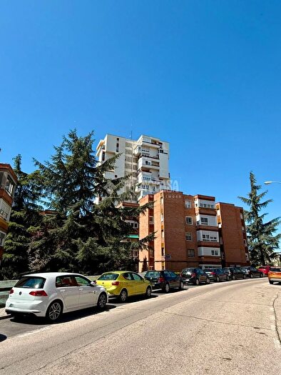 Casas en venta y pisos alquiler - 3