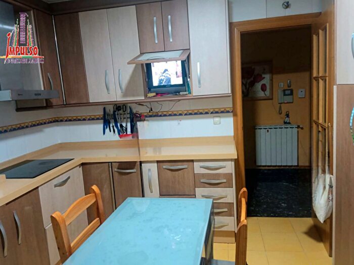 Casas en venta y pisos alquiler - 3