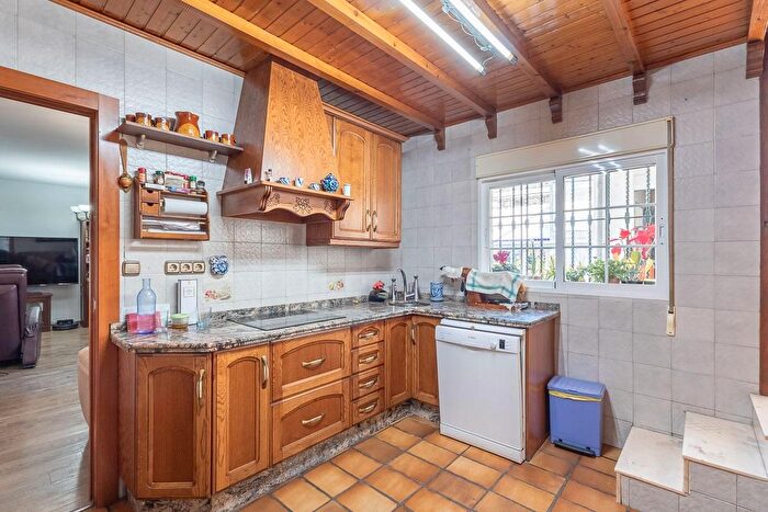 Casas en venta y pisos alquiler - 3
