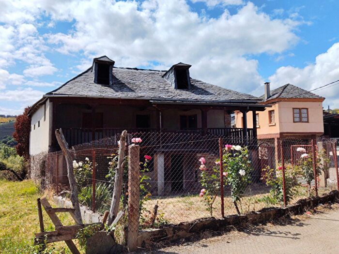 Casa en venta en Villafranca del Bierzo, León de 3 habitaciones