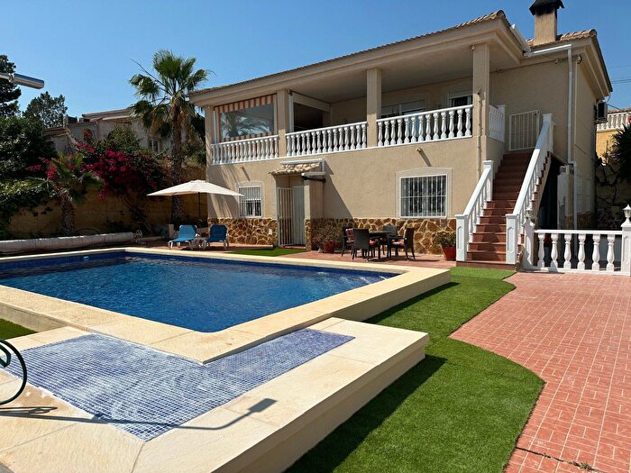 Casa en venta en Algorfa, Alicante de 3 habitaciones