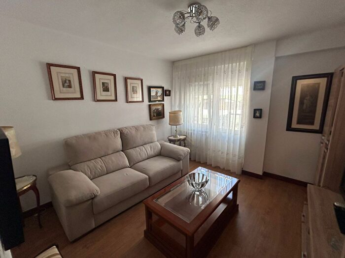 Casas en venta y pisos alquiler - 1