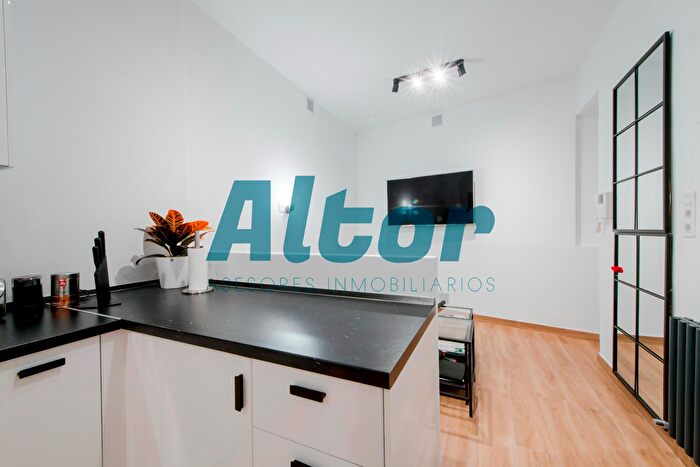Casas en venta y pisos alquiler - 3