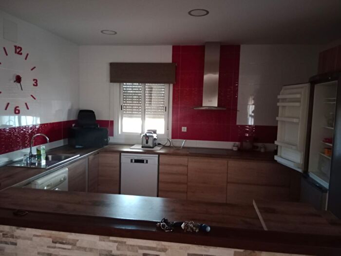 Casas en venta y pisos alquiler - 3