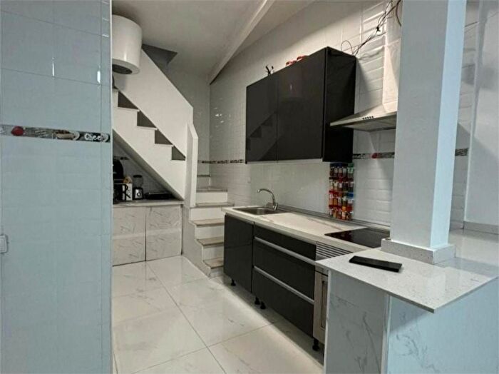 Casas en venta y pisos alquiler - 3
