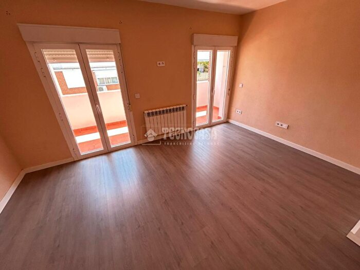 Casas en venta y pisos alquiler - 1