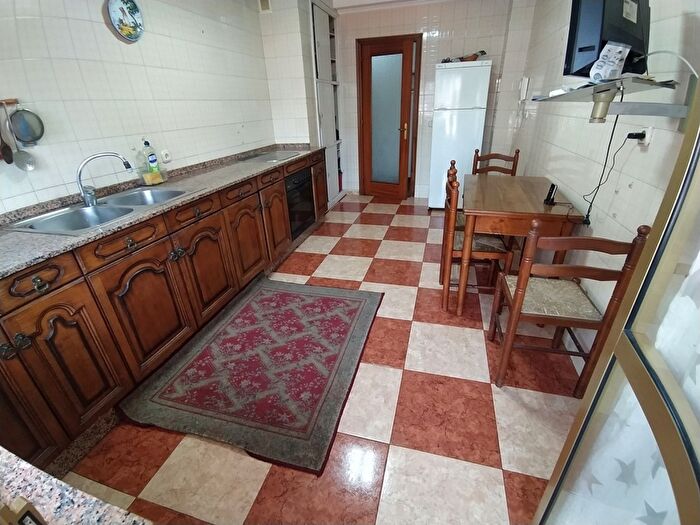 Casas en venta y pisos alquiler - 3