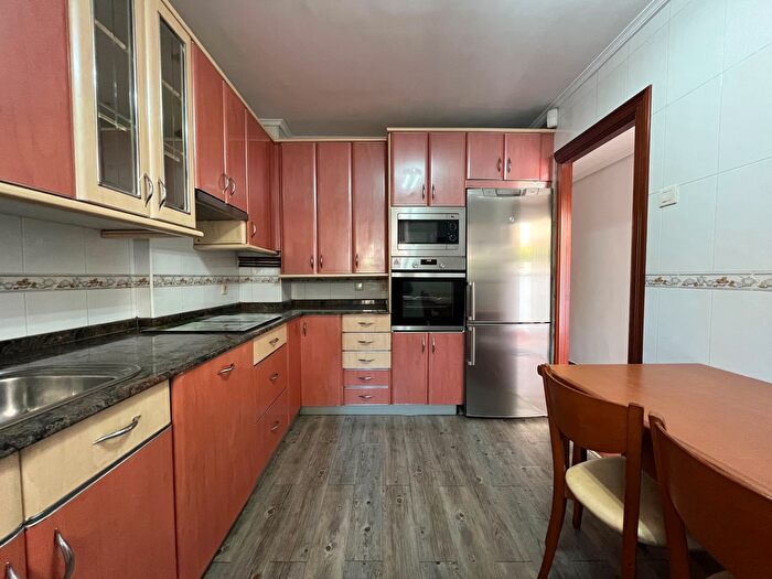 Casas en venta y pisos alquiler - 3