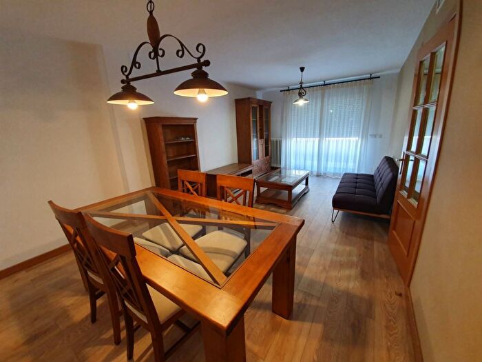 Casas en venta y pisos alquiler - 1