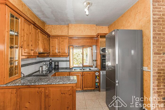 Casas en venta y pisos alquiler - 3
