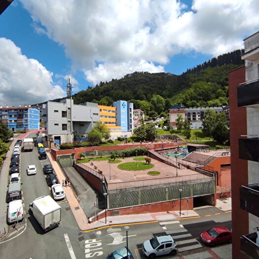 Piso en venta en Ermua, Bizkaia de 3 habitaciones