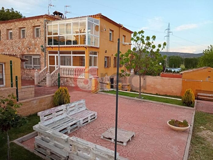 Casas en venta y pisos alquiler - 1