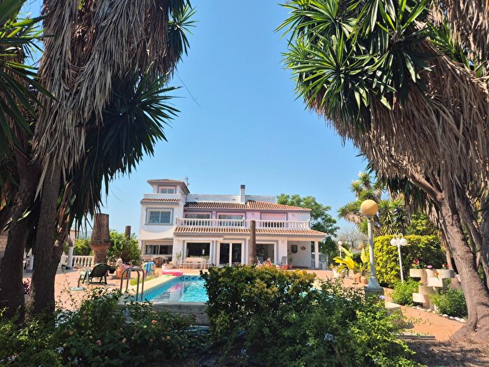 Casa en venta en Oliva Nova, Oliva de 4 habitaciones