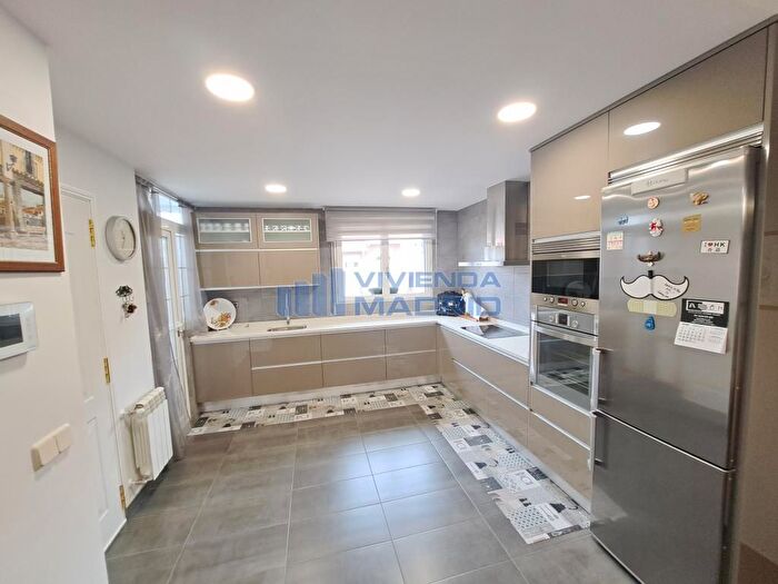 Casas en venta y pisos alquiler - 3