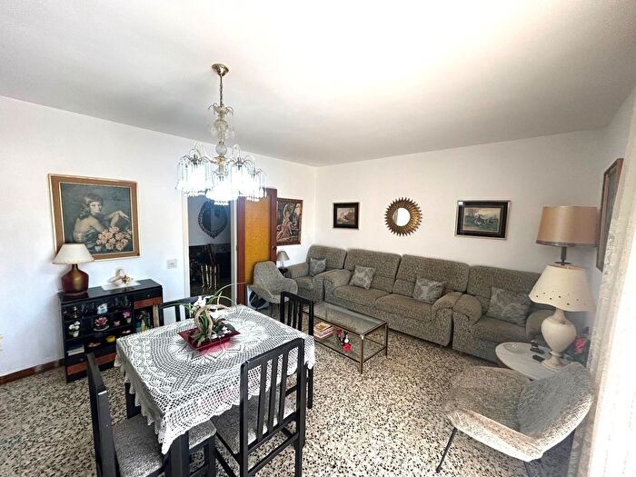 Casas en venta y pisos alquiler - 3