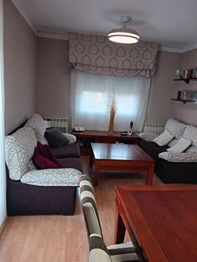 Casas en venta y pisos alquiler - 3