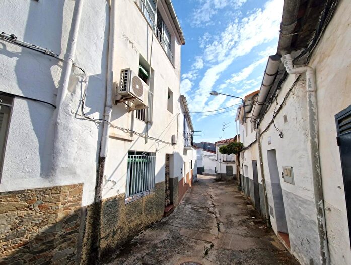 Casas en venta y pisos alquiler - 1