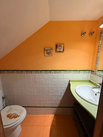 Casas en venta y pisos alquiler - 3