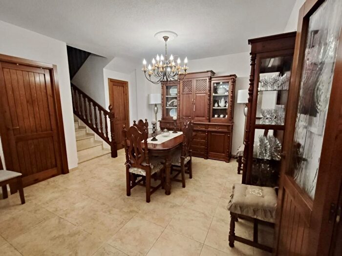 Casas en venta y pisos alquiler - 3