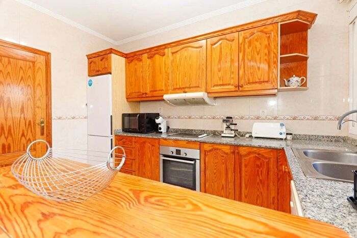 Casas en venta y pisos alquiler - 3