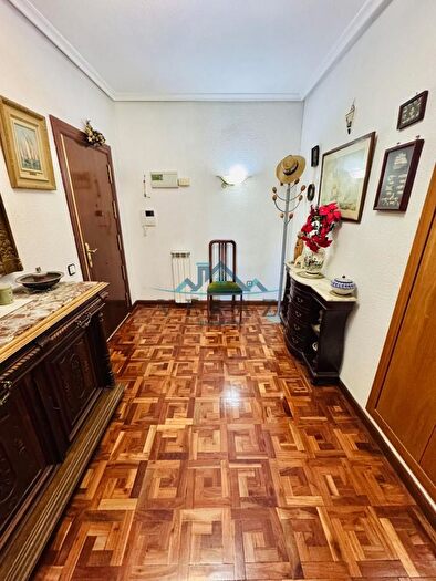 Casas en venta y pisos alquiler - 3