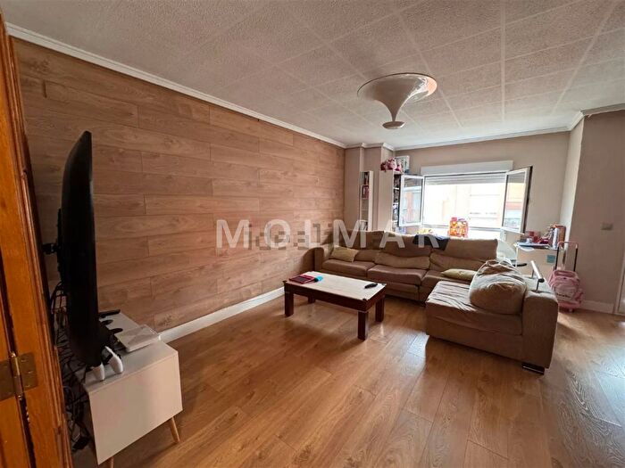 Casas en venta y pisos alquiler - 1