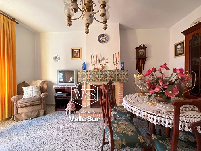 Casas en venta y pisos alquiler - 1