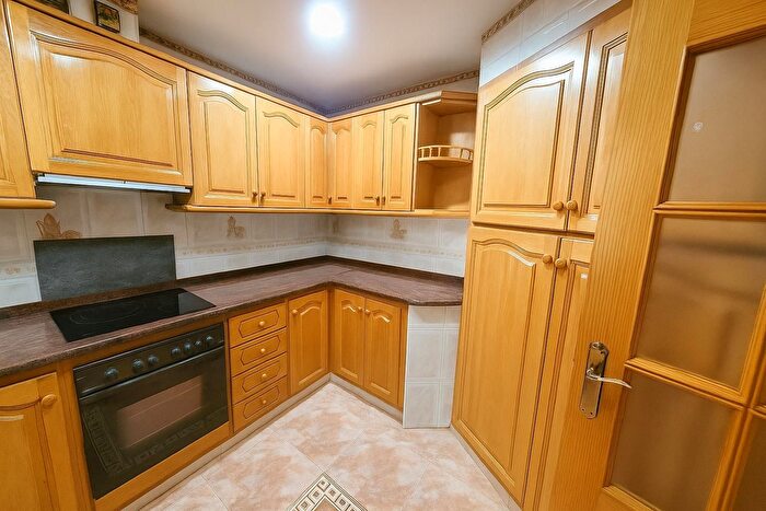 Casas en venta y pisos alquiler - 3