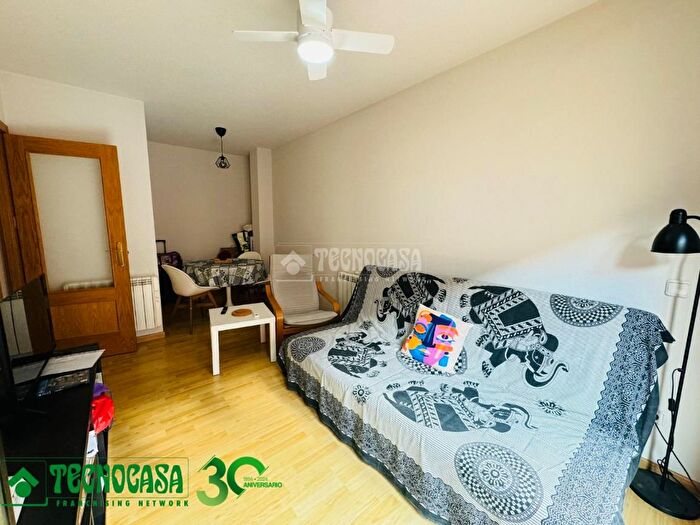 Casas en venta y pisos alquiler - 3