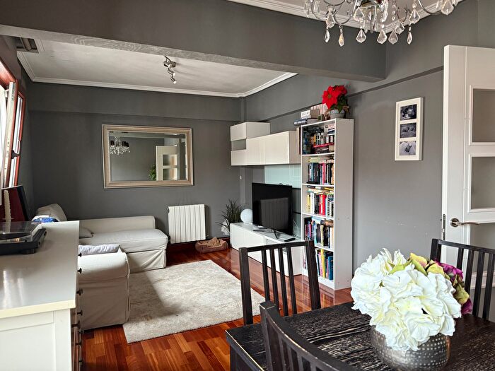 Casas en venta y pisos alquiler - 3