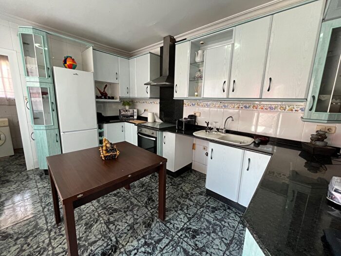 Casas en venta y pisos alquiler - 3