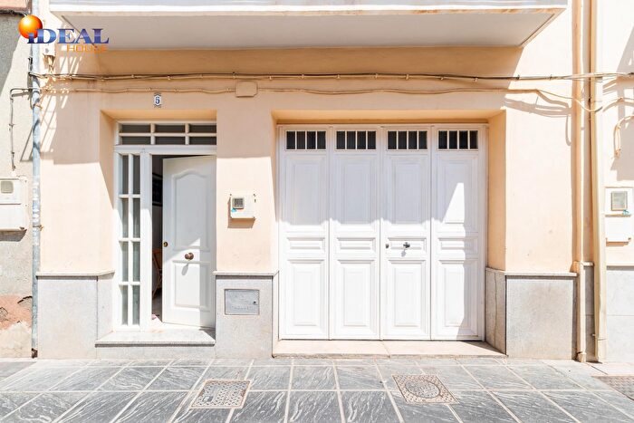 Casas en venta y pisos alquiler - 1
