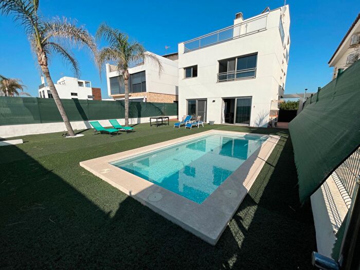 Casas en venta y pisos alquiler - 1