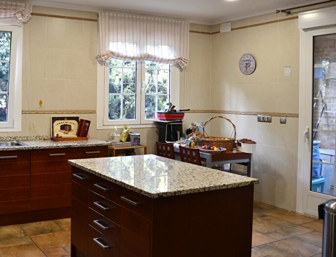 Casas en venta y pisos alquiler - 3